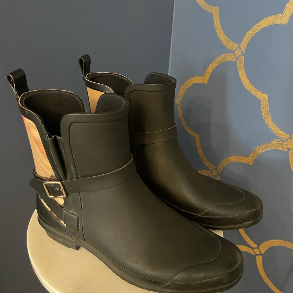 Burberry Check-Back Buckled Rain Boots - Size 37 (6.5 - 7) - Iconic & Waterproof